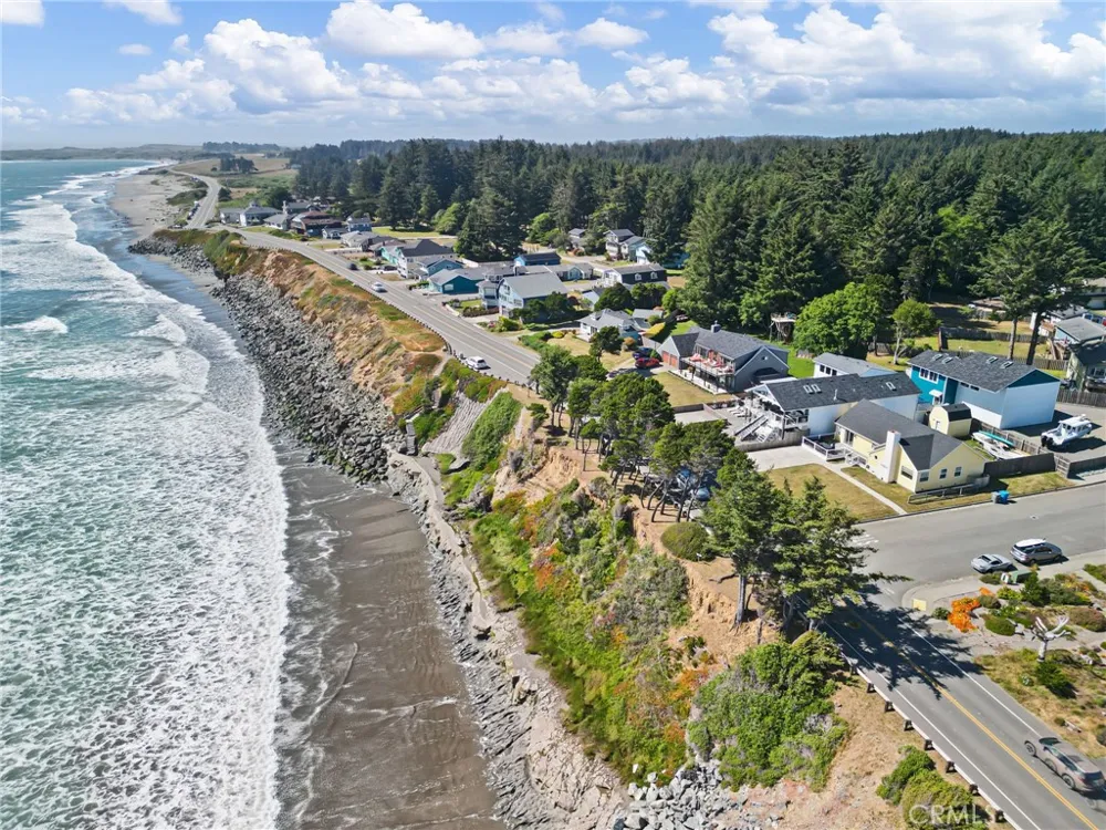 424 Pebble Beach Crescent City, CA 95531