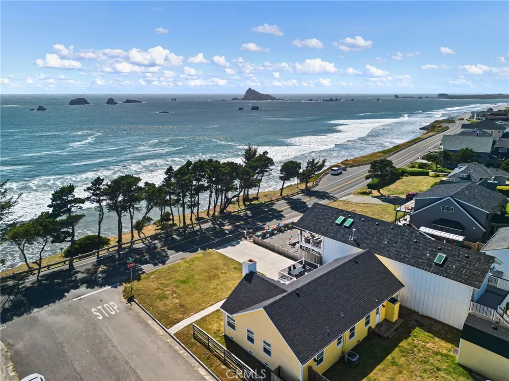 424 Pebble Beach Crescent City, CA 95531