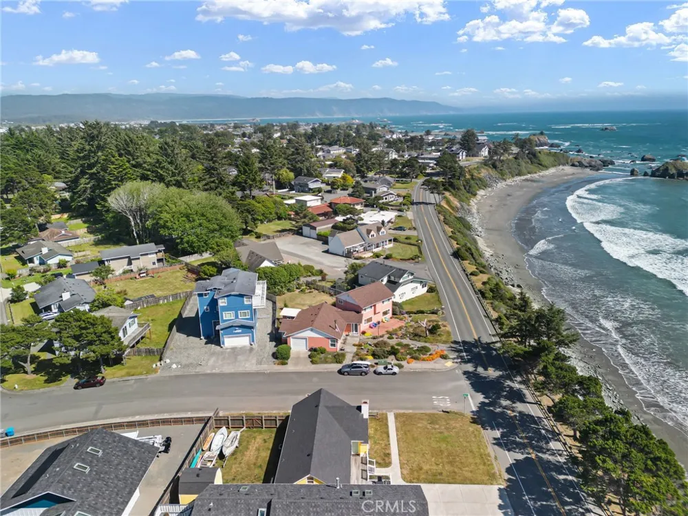 424 Pebble Beach Crescent City, CA 95531