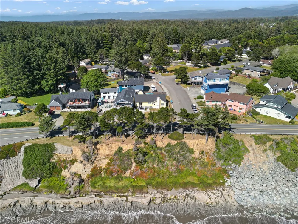 424 Pebble Beach Crescent City, CA 95531