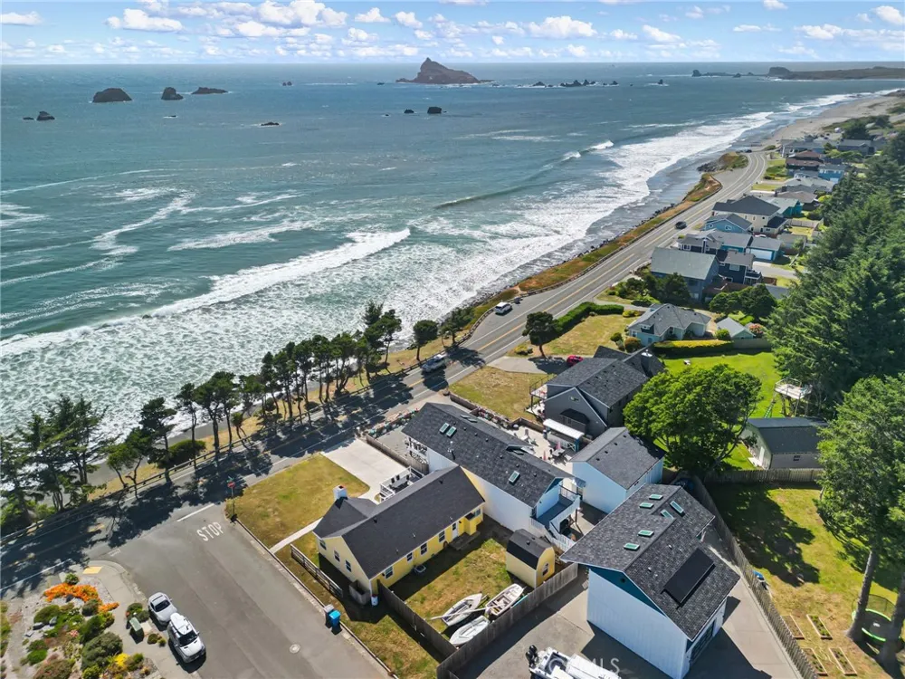 424 Pebble Beach Crescent City, CA 95531