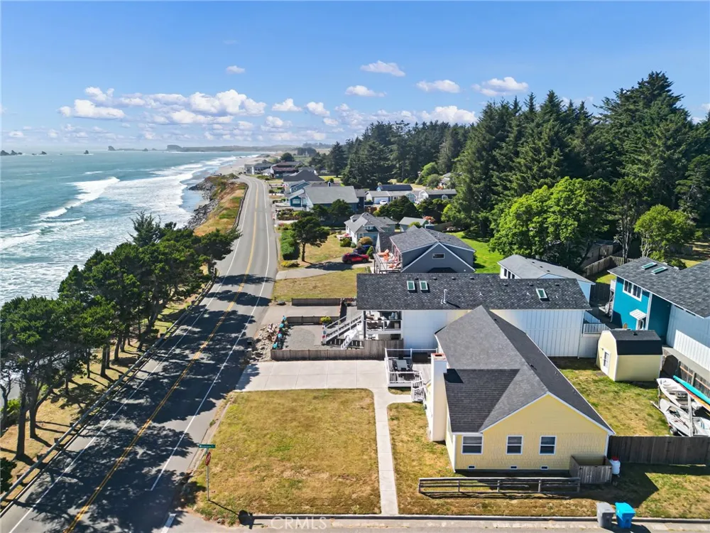 424 Pebble Beach Crescent City, CA 95531