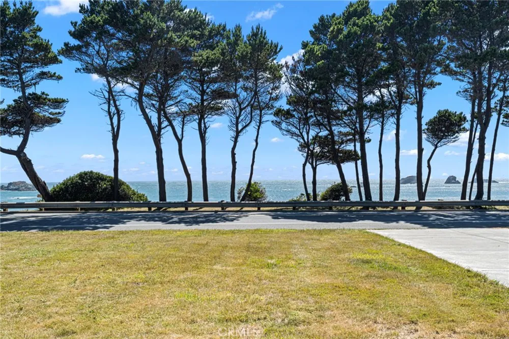 424 Pebble Beach Crescent City, CA 95531