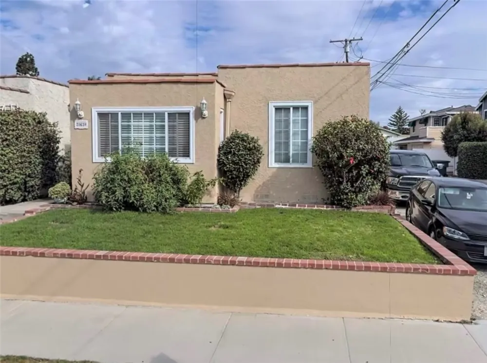 2063 W 220th Street Torrance, CA 90501