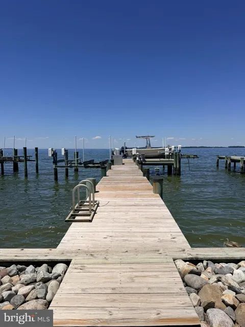 952 CHESTER RIVER DRIVE