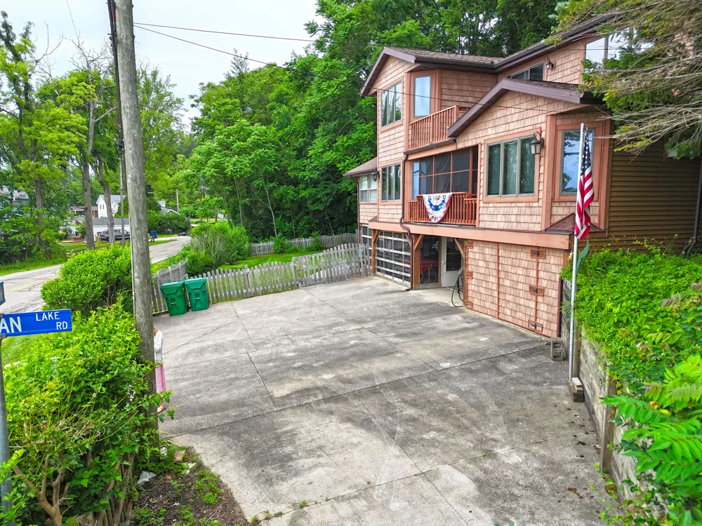 54891 Indian Lake Road Dowagiac, MI 49047