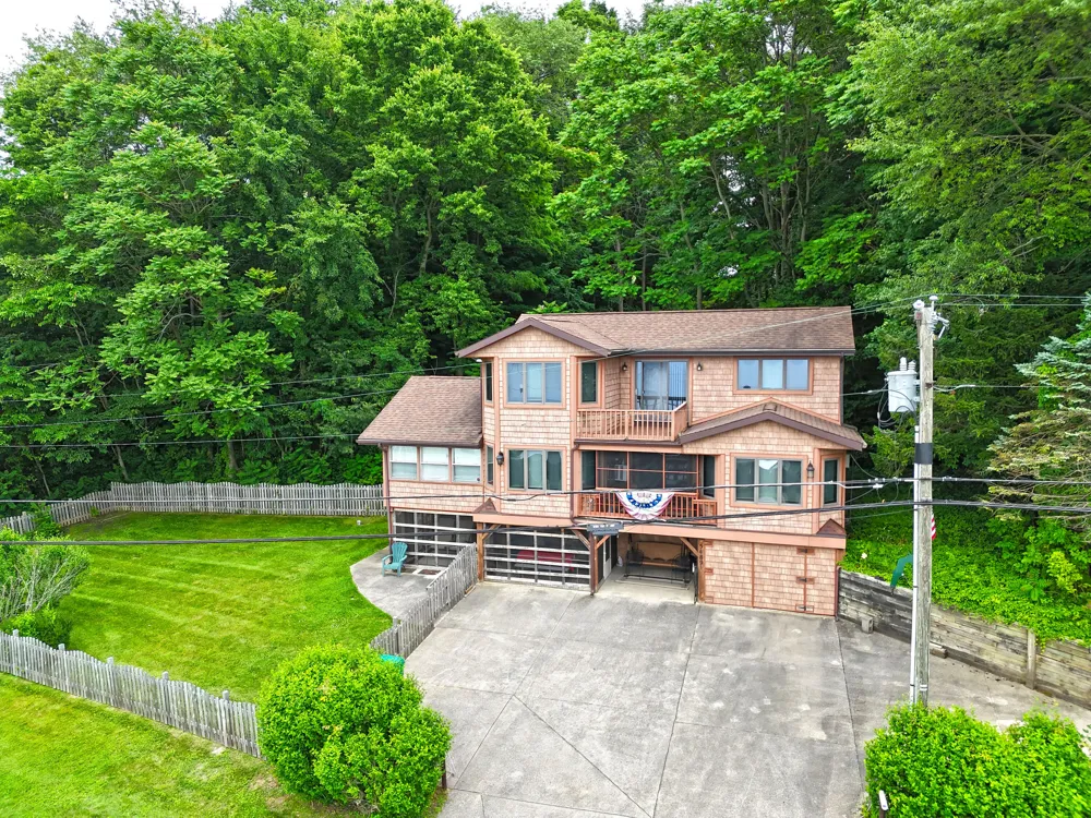 54891 Indian Lake Road Dowagiac, MI 49047