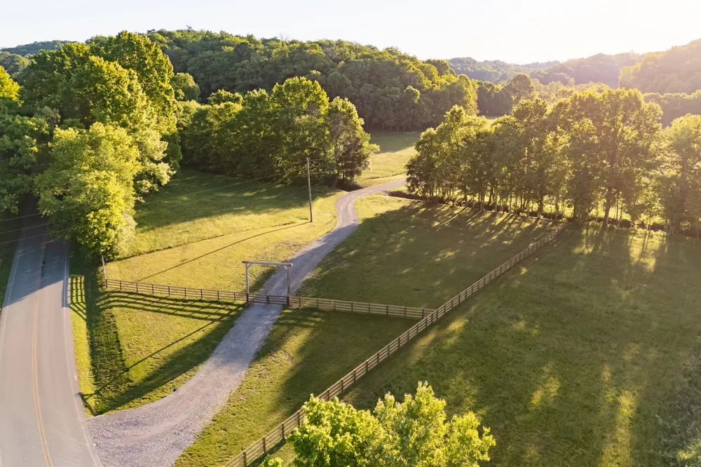 3899 Boston Theta Road Thompsons Station, TN 37179