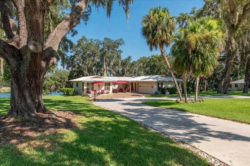 10522 SE 146TH TERRACE ROAD Ocklawaha, FL 32179