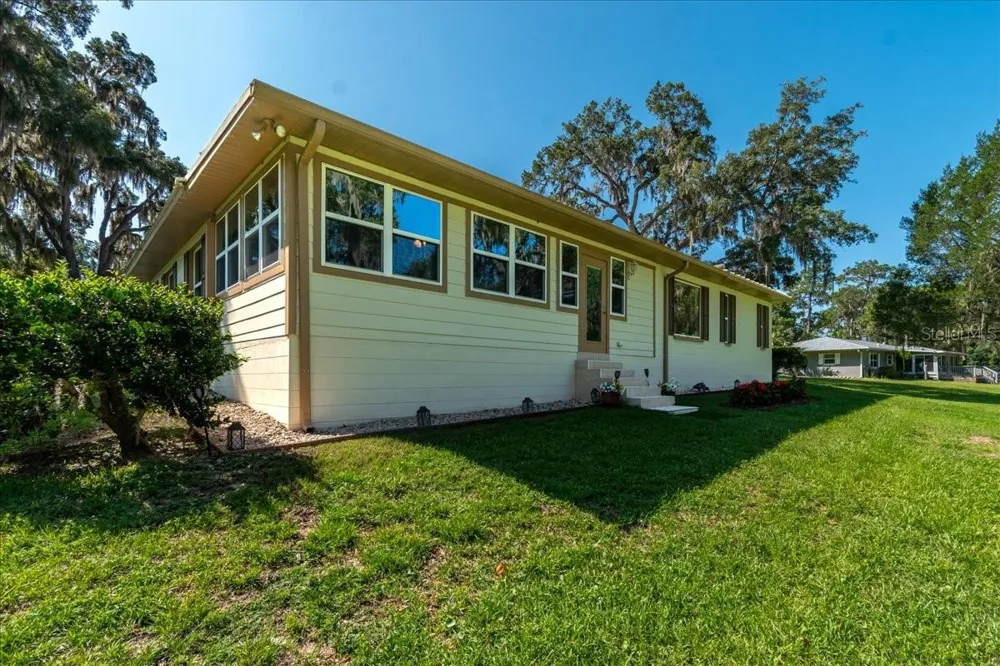 10522 SE 146TH TERRACE ROAD Ocklawaha, FL 32179