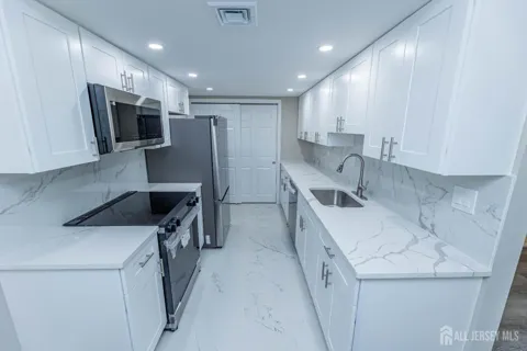 96 Salix Plaza #C