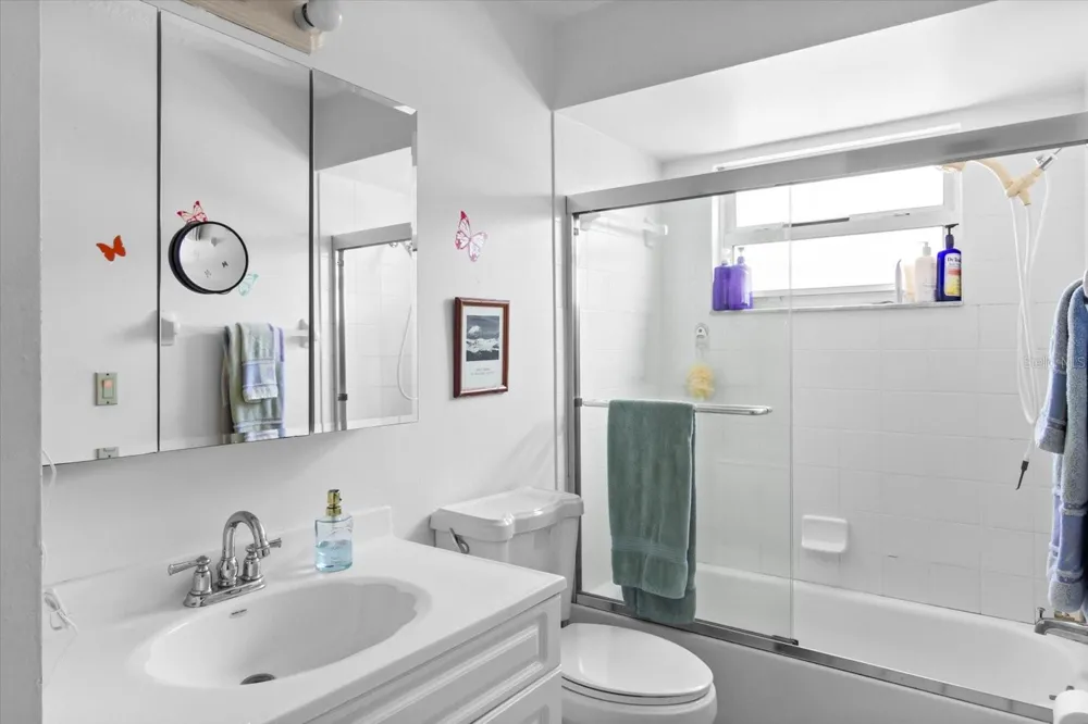 1219 MACKERAL AVENUE Sarasota, FL 34237