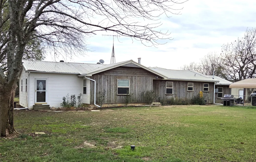 484 County Road 1206 Savoy, TX 75479