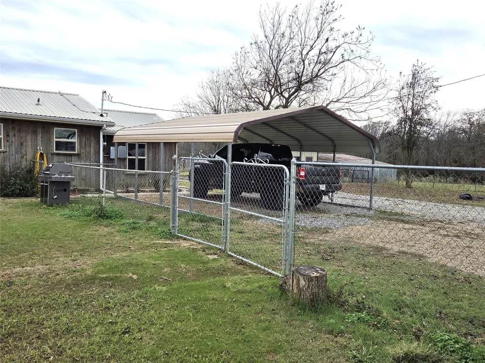 484 County Road 1206 Savoy, TX 75479
