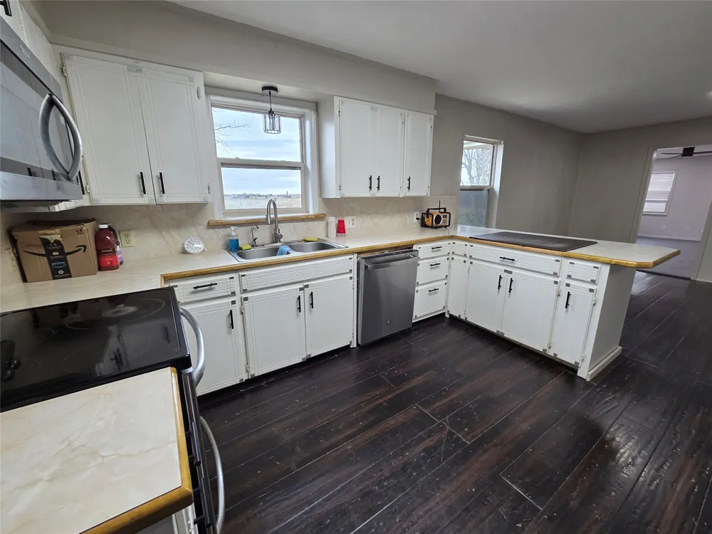484 County Road 1206 Savoy, TX 75479