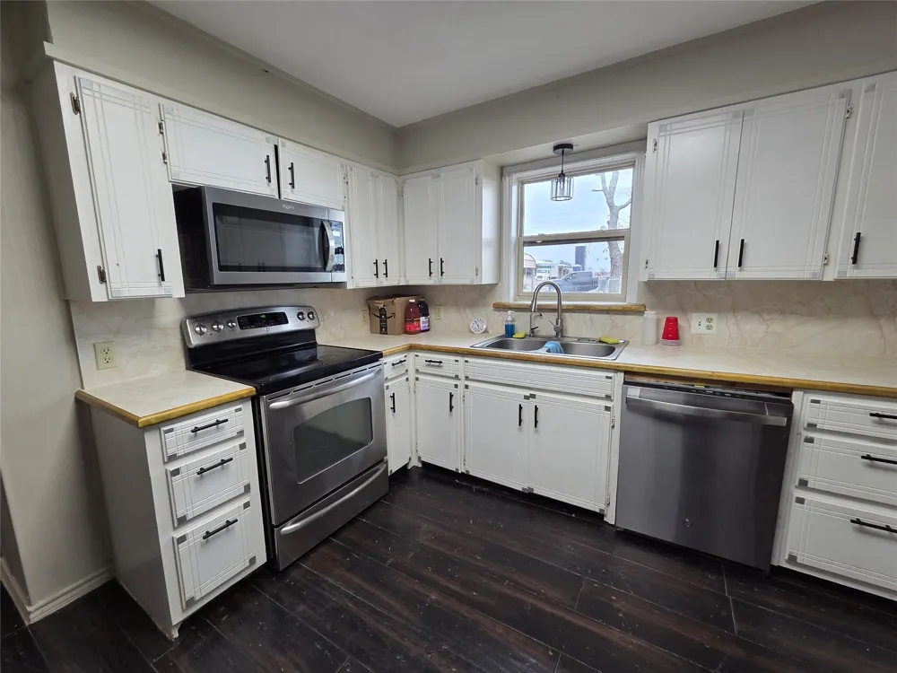 484 County Road 1206 Savoy, TX 75479