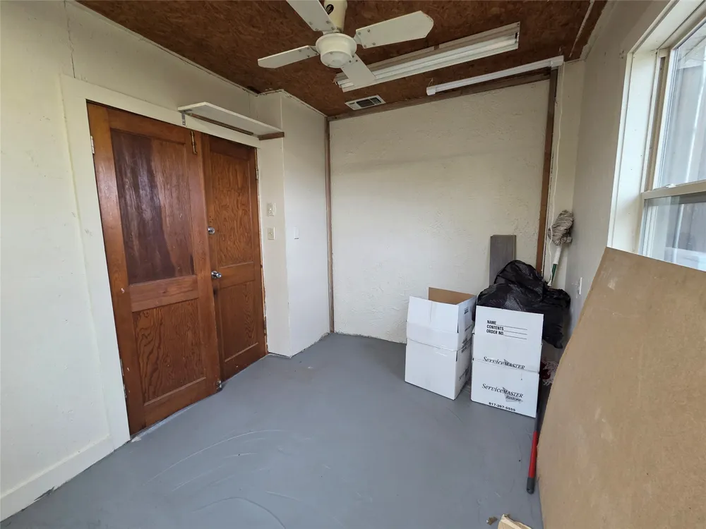 484 County Road 1206 Savoy, TX 75479