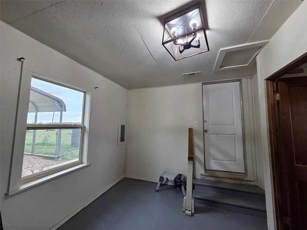 484 County Road 1206 Savoy, TX 75479