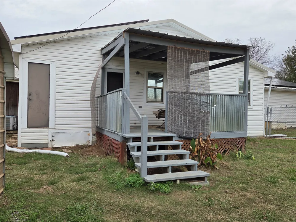 484 County Road 1206 Savoy, TX 75479