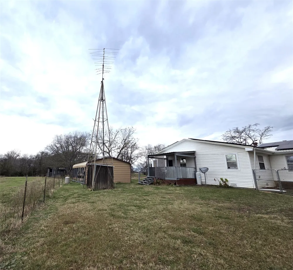 484 County Road 1206 Savoy, TX 75479