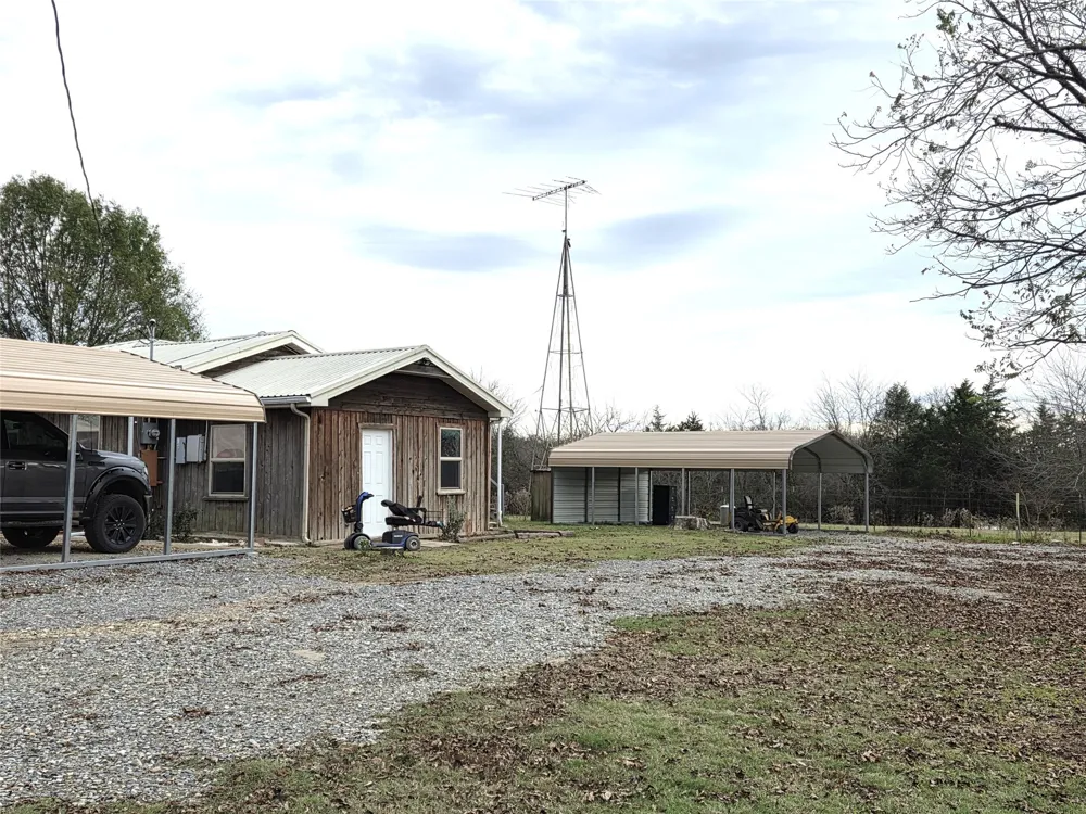 484 County Road 1206 Savoy, TX 75479