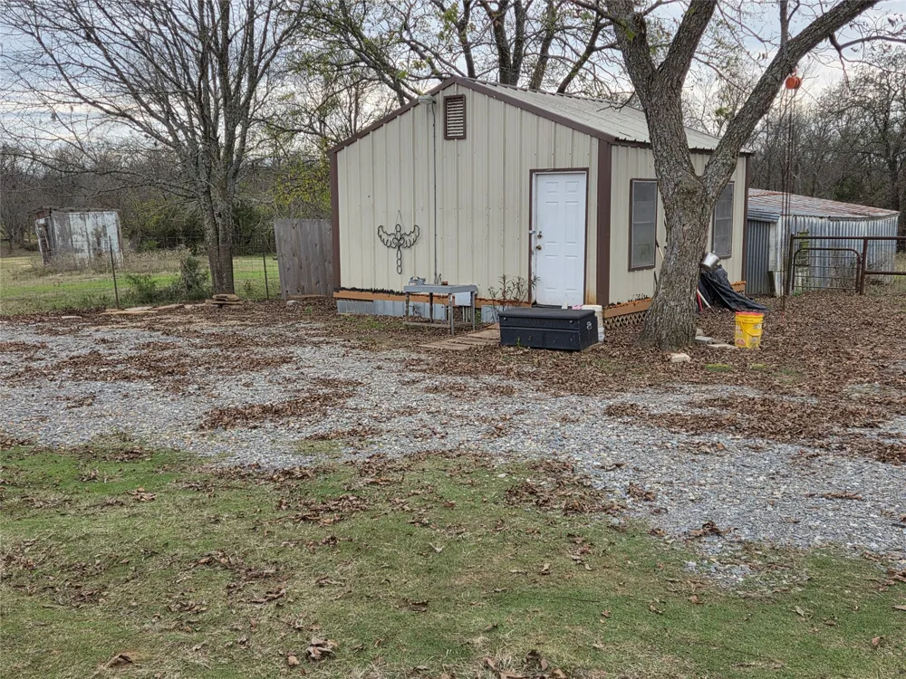 484 County Road 1206 Savoy, TX 75479