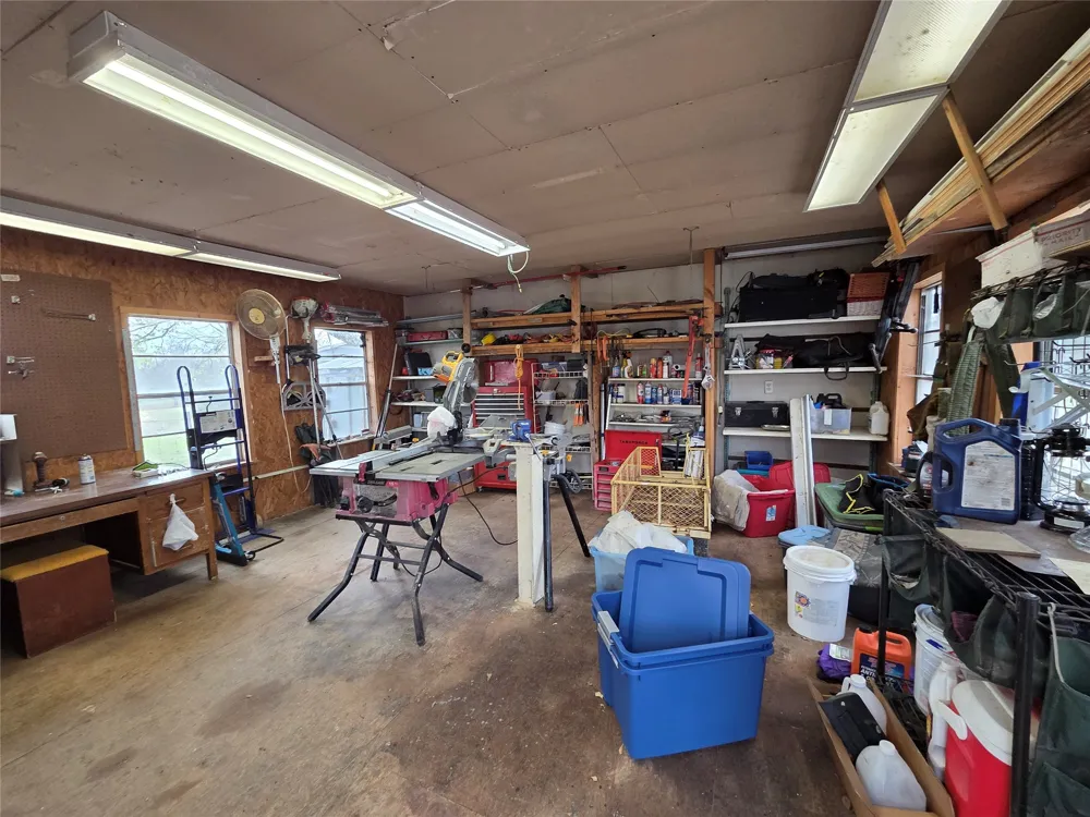 484 County Road 1206 Savoy, TX 75479