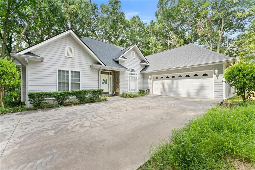 393 Brookwood Drive Lavonia, GA 30553