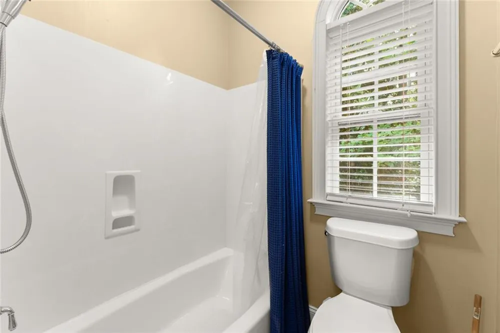 393 Brookwood Drive Lavonia, GA 30553