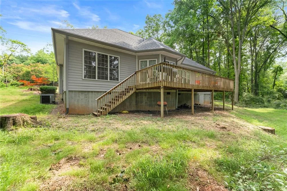 393 Brookwood Drive Lavonia, GA 30553