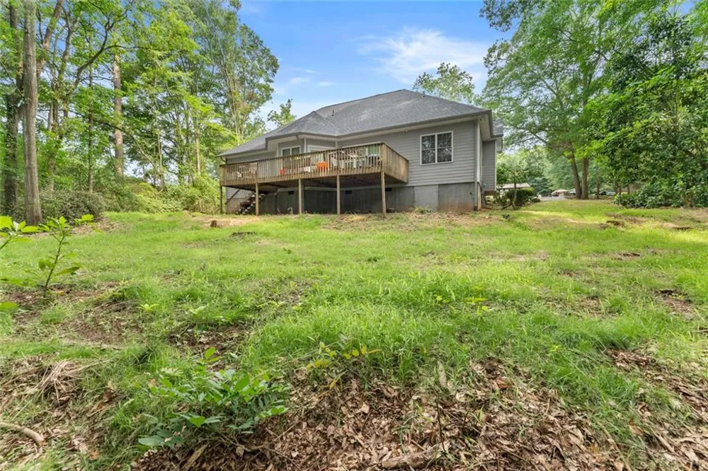 393 Brookwood Drive Lavonia, GA 30553