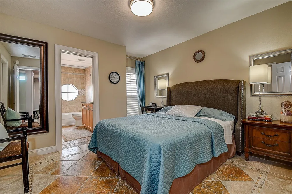 256 VALENCIA CIRCLE St Petersburg, FL 33716