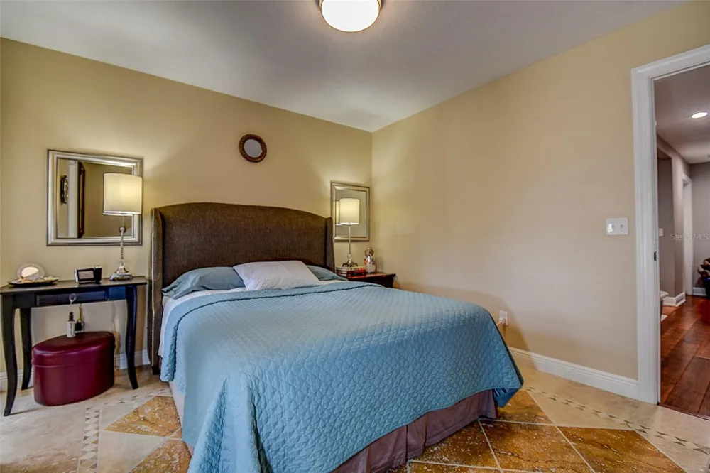 256 VALENCIA CIRCLE St Petersburg, FL 33716
