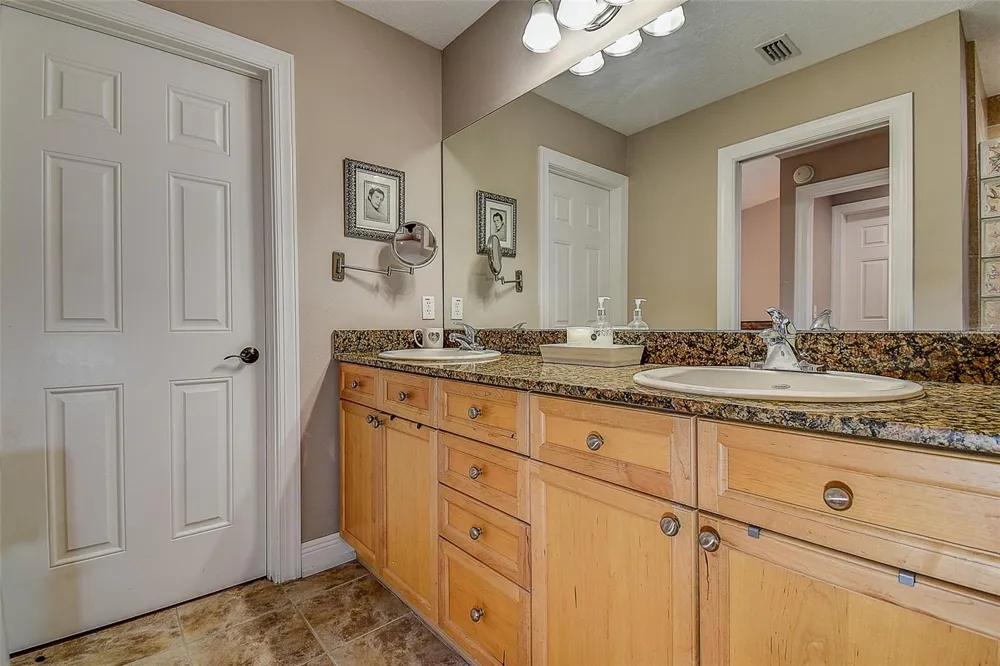 256 VALENCIA CIRCLE St Petersburg, FL 33716