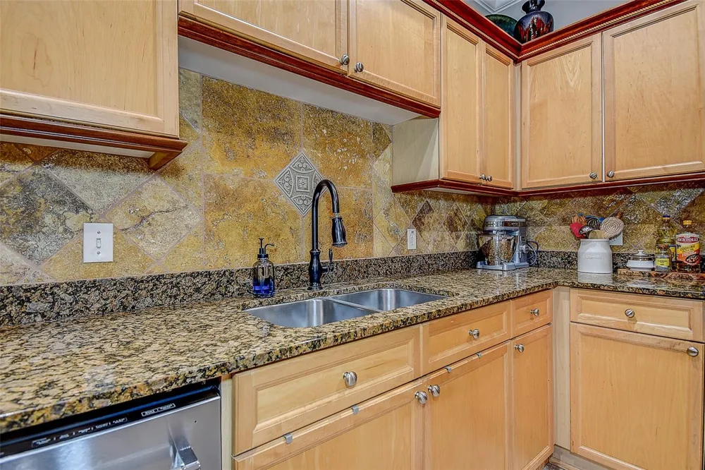 256 VALENCIA CIRCLE St Petersburg, FL 33716