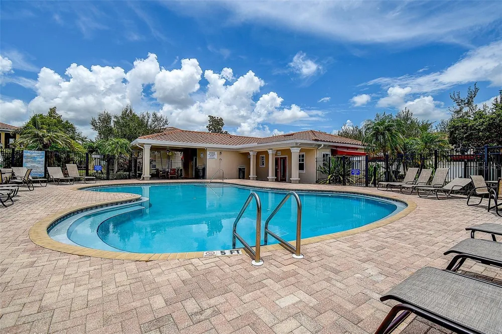 256 VALENCIA CIRCLE St Petersburg, FL 33716