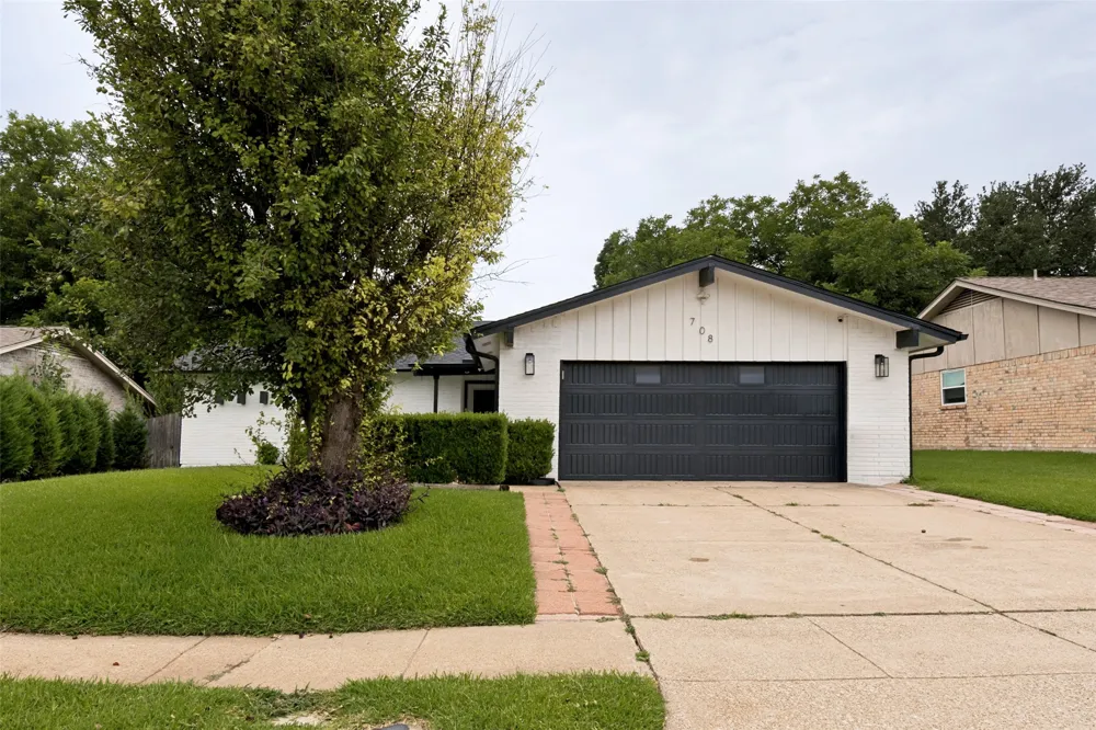 708 Glen Rock Place Arlington, TX 76014
