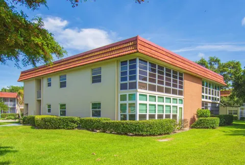 16 Vista Palm Lane #106
