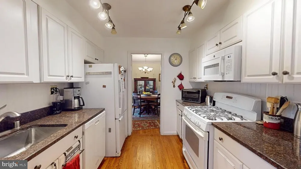 16601 BRIARDALE ROAD Rockville, MD 20855