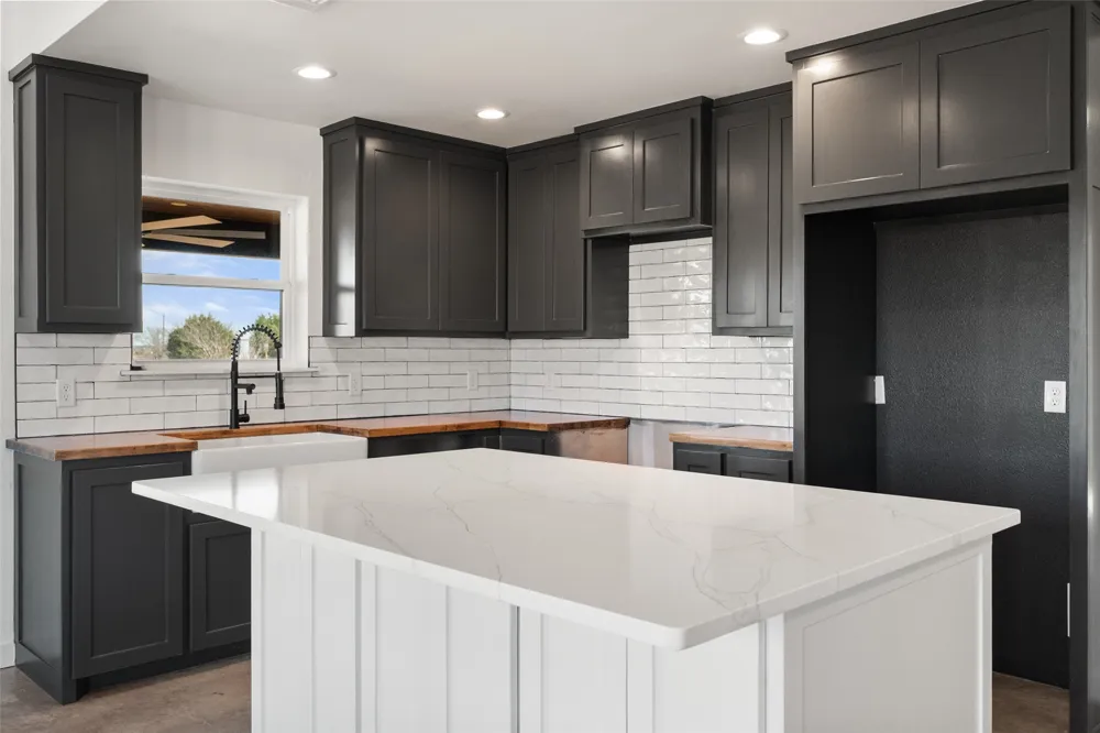 1053 Bluff Creek Drive Strawn, TX 76475