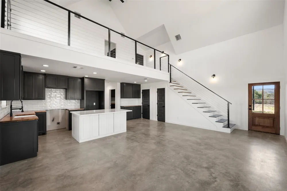 1053 Bluff Creek Drive Strawn, TX 76475