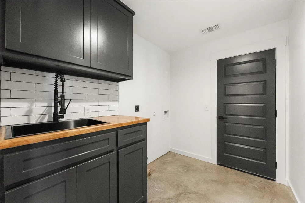 1053 Bluff Creek Drive Strawn, TX 76475