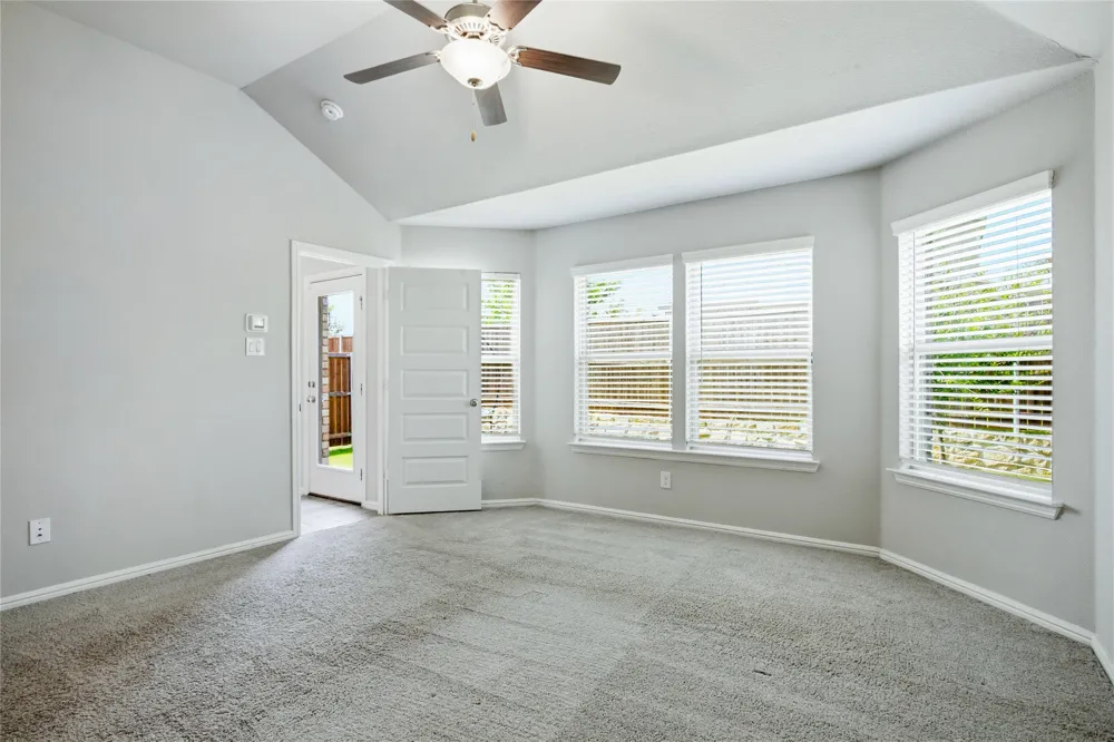 14009 Danesdale Drive Pilot Point, TX 76258