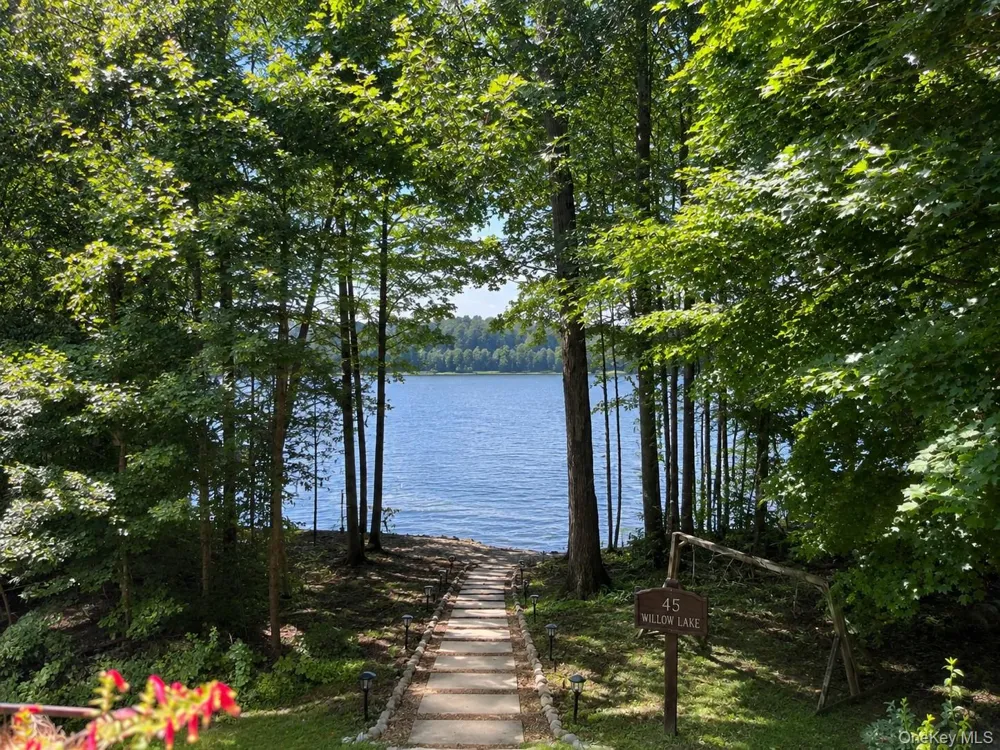 45 Willow Lake Drive Holmes, NY 12531