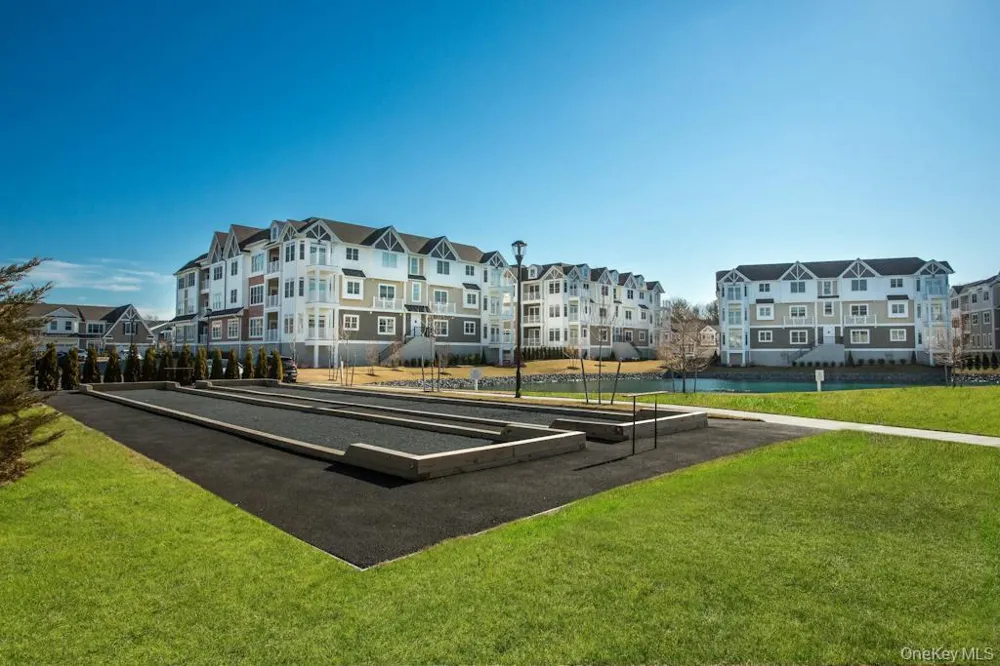 17101 Aspenwood Drive Plainview, NY 11803