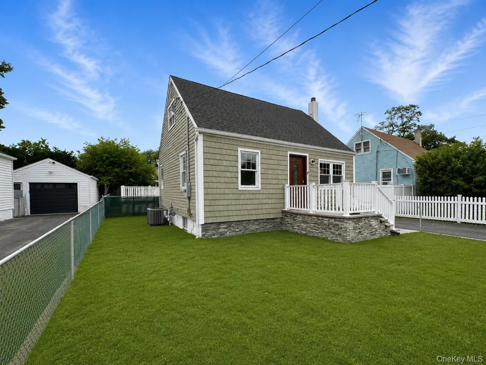 541 Indiana Avenue Lindenhurst, NY 11757