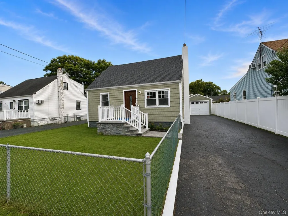 541 Indiana Avenue Lindenhurst, NY 11757