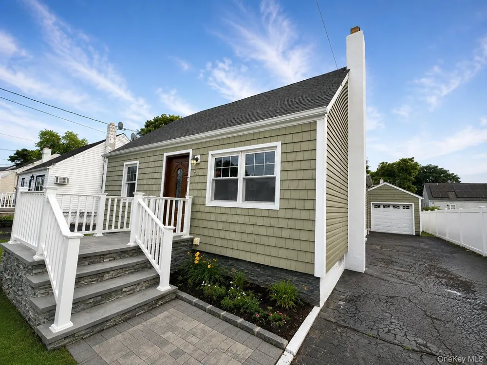 541 Indiana Avenue Lindenhurst, NY 11757