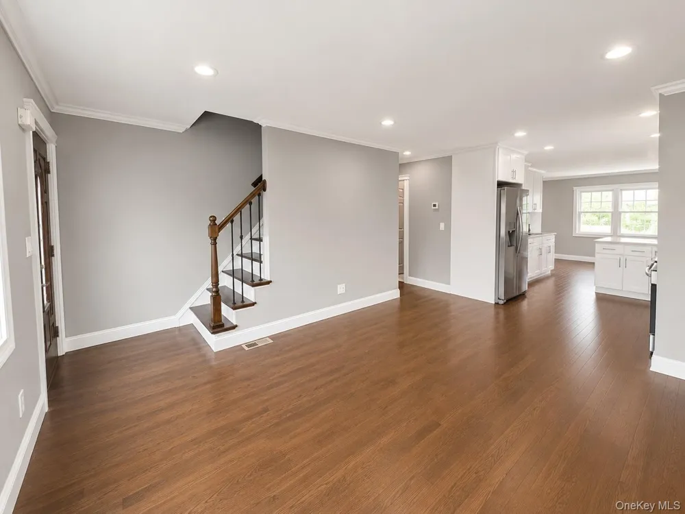 541 Indiana Avenue Lindenhurst, NY 11757