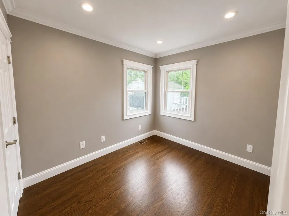 541 Indiana Avenue Lindenhurst, NY 11757